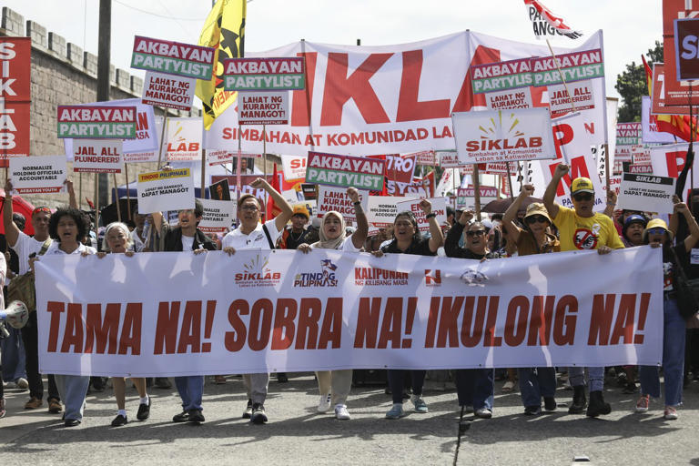 Filipinos Call for ‘Radical Change’ in Mass Protests Over Flood-Money Corruption